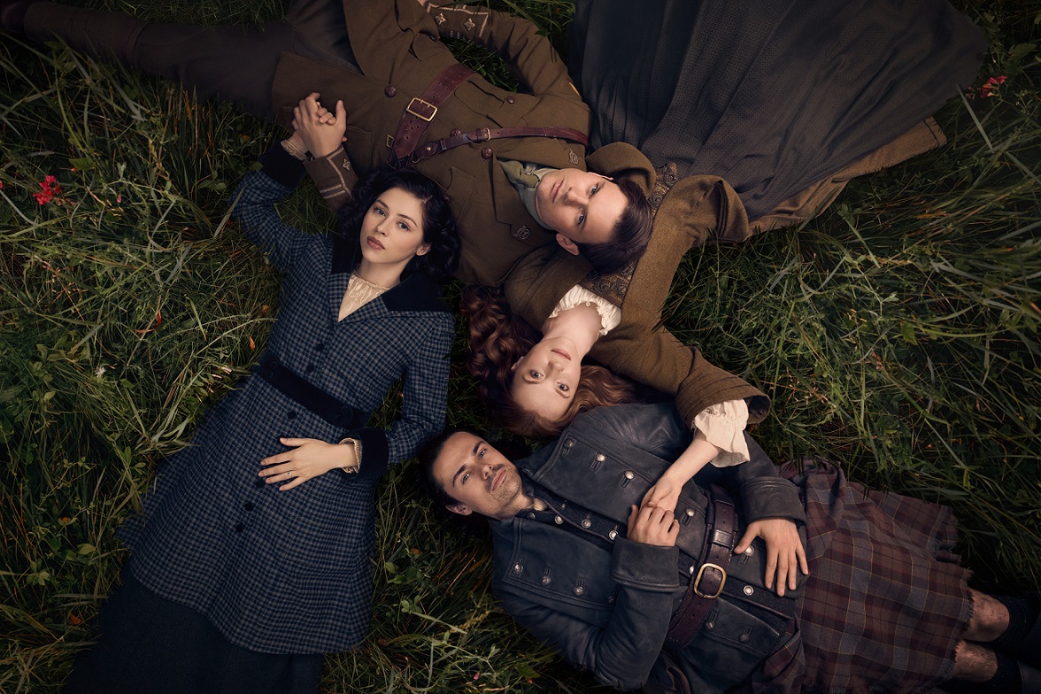 plakat z serialu Outlander: Krew z krwi - główni bohaterowie